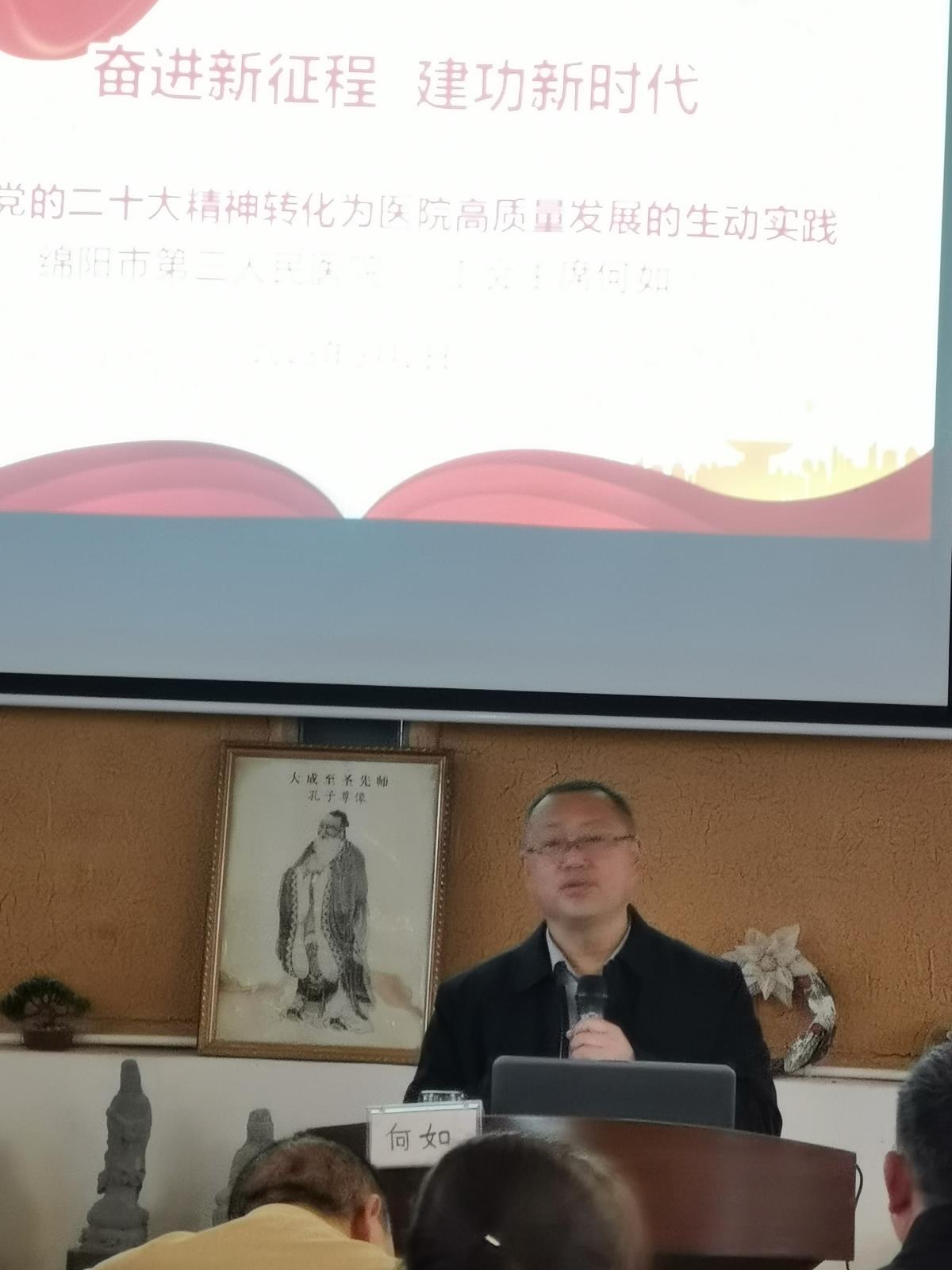 何.jpg