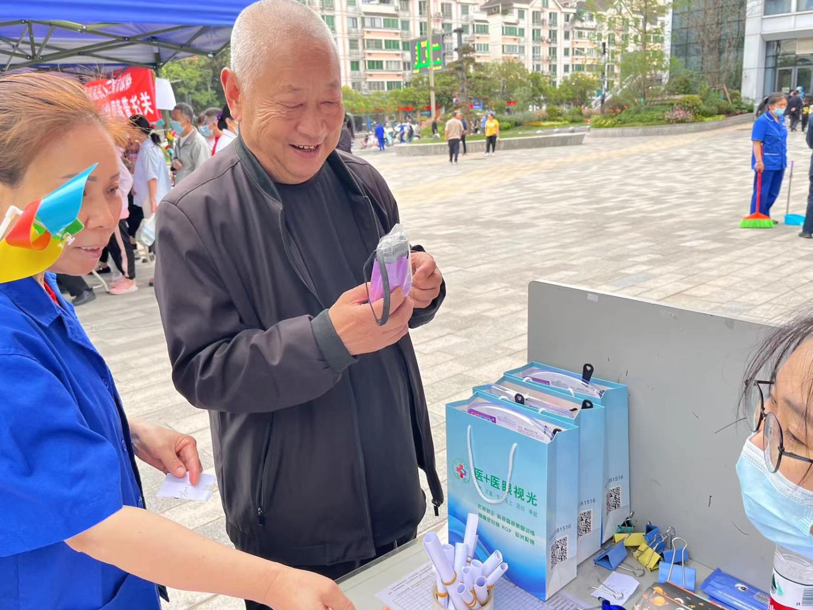 小礼品.jpg