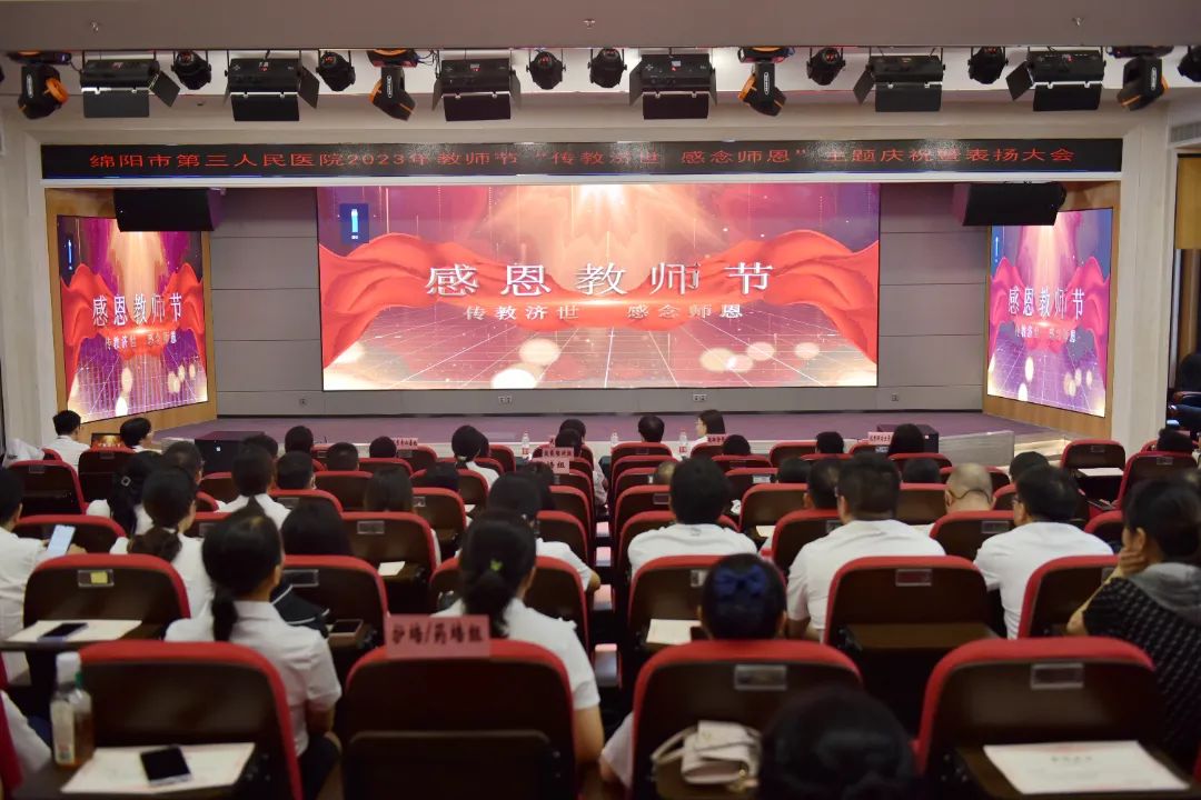 致我可爱可敬的老师们
