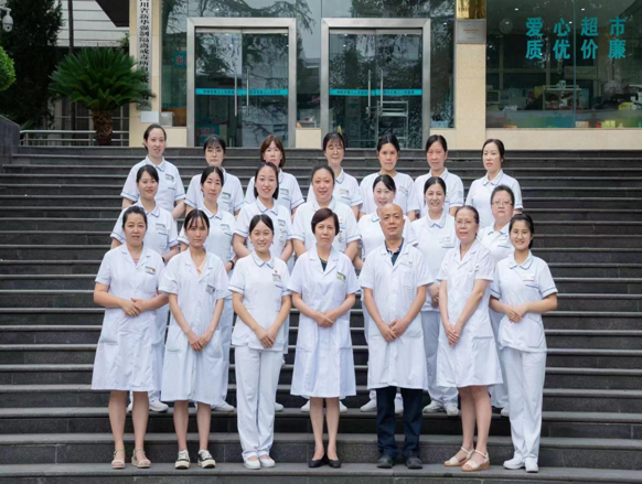 患者送锦旗对重症精神二科表达感谢