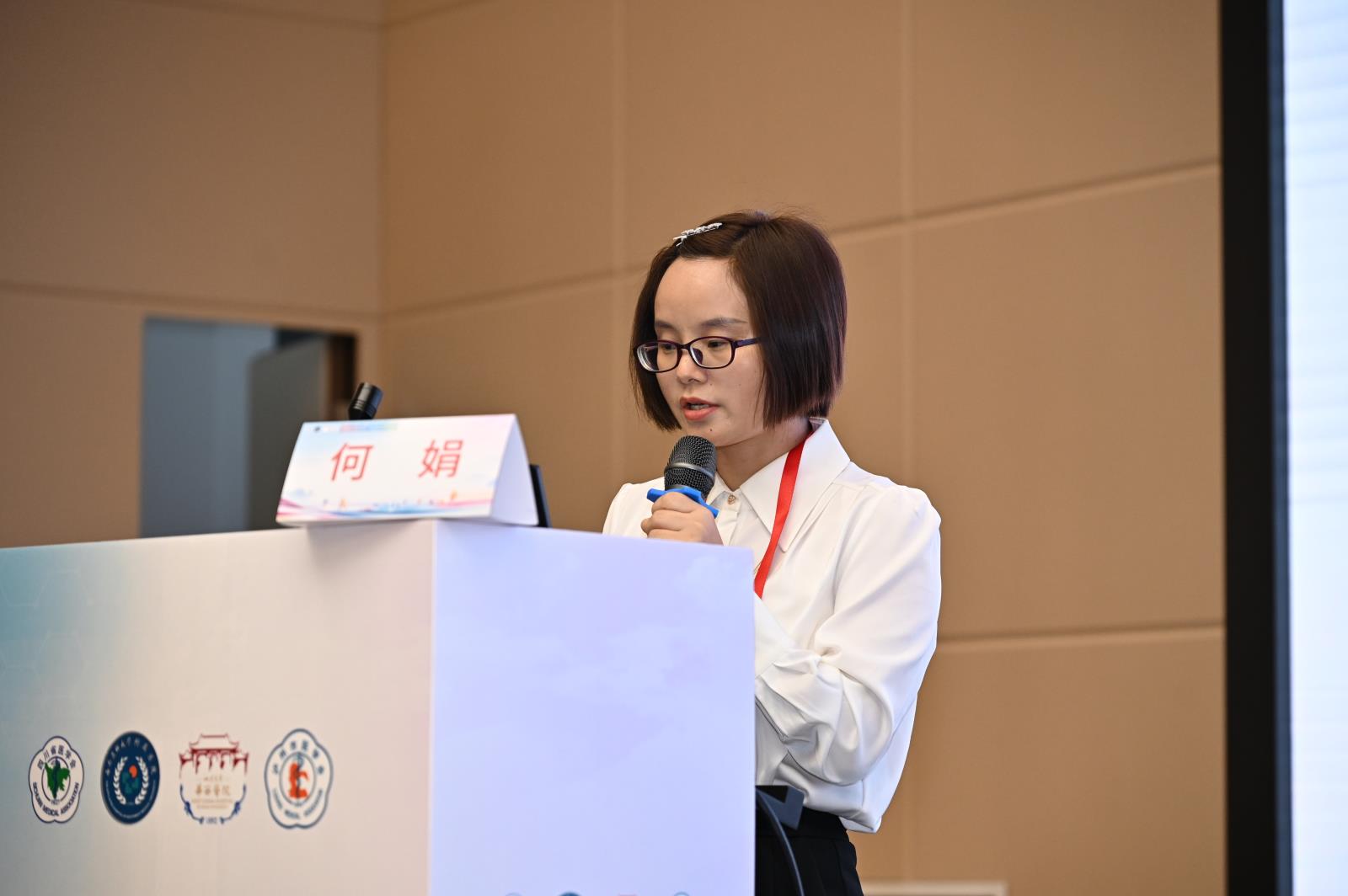 何娟发言.jpg